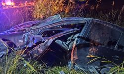 Devrilen otomobilin sürücüsü yaralandı