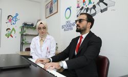 Görme engelli genç belediyenin düzenleği kursta piyano öğrendi