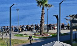 Güneşli havayı fırsat bilen vatandaşlar sahilde yürüyüş yaptı
