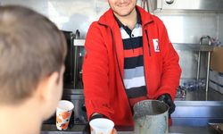 İlk ve ortaokullarda 4280 çocuğa sıcak çorba dağıtıldı