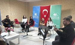 Samsun'da huzurevi sakinlerine şiir ve müzik dinletisi sunuldu