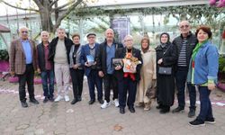 Emekli öğretmen öğrencileriyle 50 yıl sonra ilk kez buluştu