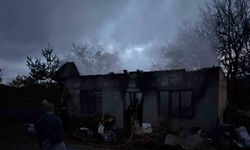 Sobanın parlaması üzerine hem kendini hem de evini yaktı