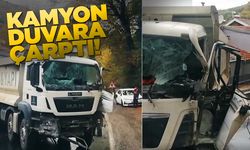 Hafriyat kamyonu duvara çarptı