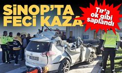 Sinop'ta otomobil tıra ok gibi saplandı!