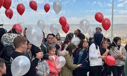 Sinop’ta kırmızı-beyaz balonlar gökyüzüne bırakıldı