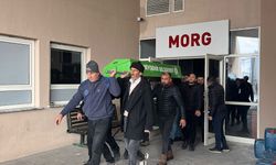 Kafası bazaya sıkışan küçük çocuk öldü