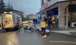 Otomobil bisikletliye çarpıp kaçtı