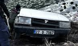 Gölete düşen otomobilin sürücüsü öldü