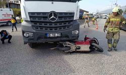 Kamyonun altında kalarak ezilen motosiklet sürücüsü öldü