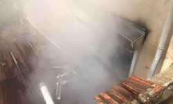 Yangında mahsur kalan 2 kadını ekipler kurtardı