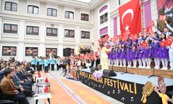 600 çocuğun koro performansı alkış aldı