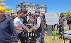 Otomobil ile motosiklet çarpıştı