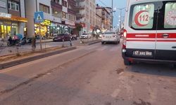 Yayaya çarpmamak için manevra yapan kurye kaza yaptı