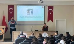 Sinop'ta öğrencilere siber tehlikelere karşı bilgi verildi