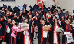 Merzifon'da üniversite öğrencilerinin mezuniyet heyecanı