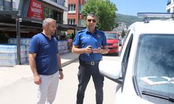 Yolda bulduğu parayı polise teslim etti