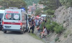 Traktör uçuruma yuvarlandı: 1 ölü, 1 yaralı