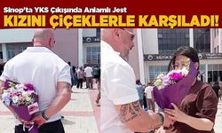 Sınavdan çıkan kızını çiçekle karşıladı
