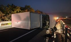 Devrilen kamyonetin sürücüsü yaralandı