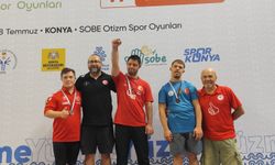 Özel gereksinimli sporcu yüzmede 4 madalya kazandı
