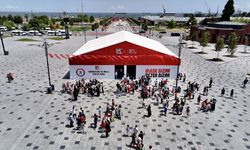 Şehit yakınları ve öğrenciler 15 Temmuz Anma Çadırı'nda