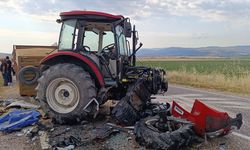 Traktör ile hafif ticari araç çarpıştı: 3 ölü, 3 yaralı