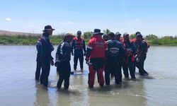 Çaya düşen küçük çocuğun cansız bedenine ulaşıldı