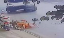 Dönüş yapan minibüs motosiklete çarptı