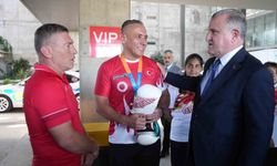 Gençlik ve Spor Bakanı Bak'ı milli sporcular karşıladı