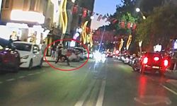 Taşkınlık yapan alkollü şahsı tek yumrukla yere serdi