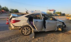 Sinop yolunda iki otomobil çarpıştı: 2 yaralı