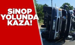 Lastiği patlayan minibüs devrildi