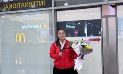 Sinoplu milli halterciye havalimanında coşkulu karşılama