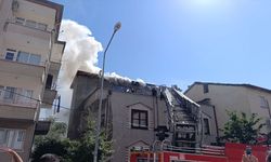 Binanın çatısında çıkan yangın söndürüldü