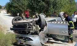 Devrilen otomobildeki 6 kişi yaralandı