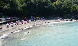 Düzce'de sıcak havadan bunalanlar denize koştu