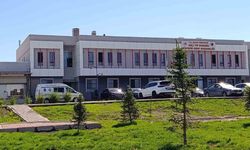 Evinde bıçaklanan adam öldü