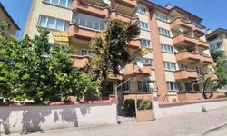Hırsızların hedefi apartmanın çatı kapısı oldu