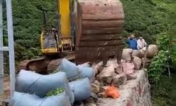 İş makinesiyle 'çay taşıma operasyonu'