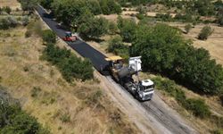 Kastamonu'da köy yolları sıcak asfaltla kaplanıyor