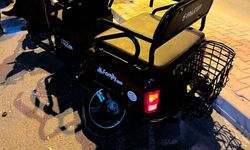 Otomobil ile üç tekerlekli motosiklet çarpıştı