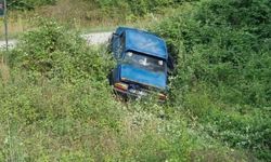 Otomobil şarampole devrildi: 2 yaralı var!