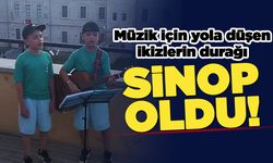 Türkiye'yi şarkılarla gezen ikizler Sinop'a geldi