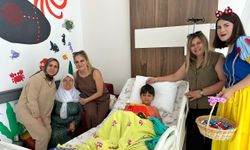 Doğa Çocuk Koleji’nden hastanede yatan miniklere moral ziyareti