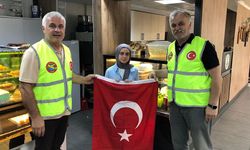 THK Sinop, 30 Ağustos öncesi esnafa Türk Bayrağı dağıttı