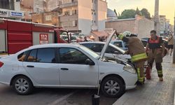 Seyir halindeki araçtan yükselen duman korkuttu