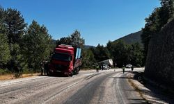 2 kamyon çarpıştı