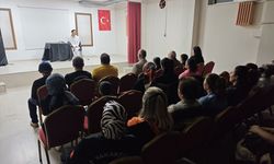 Kanser tedavisi sürecinde yazdığı tiyatroyu sahneye taşıdı