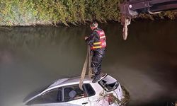 Otomobil sulama kanalında devrildi, 2 kişi öldü